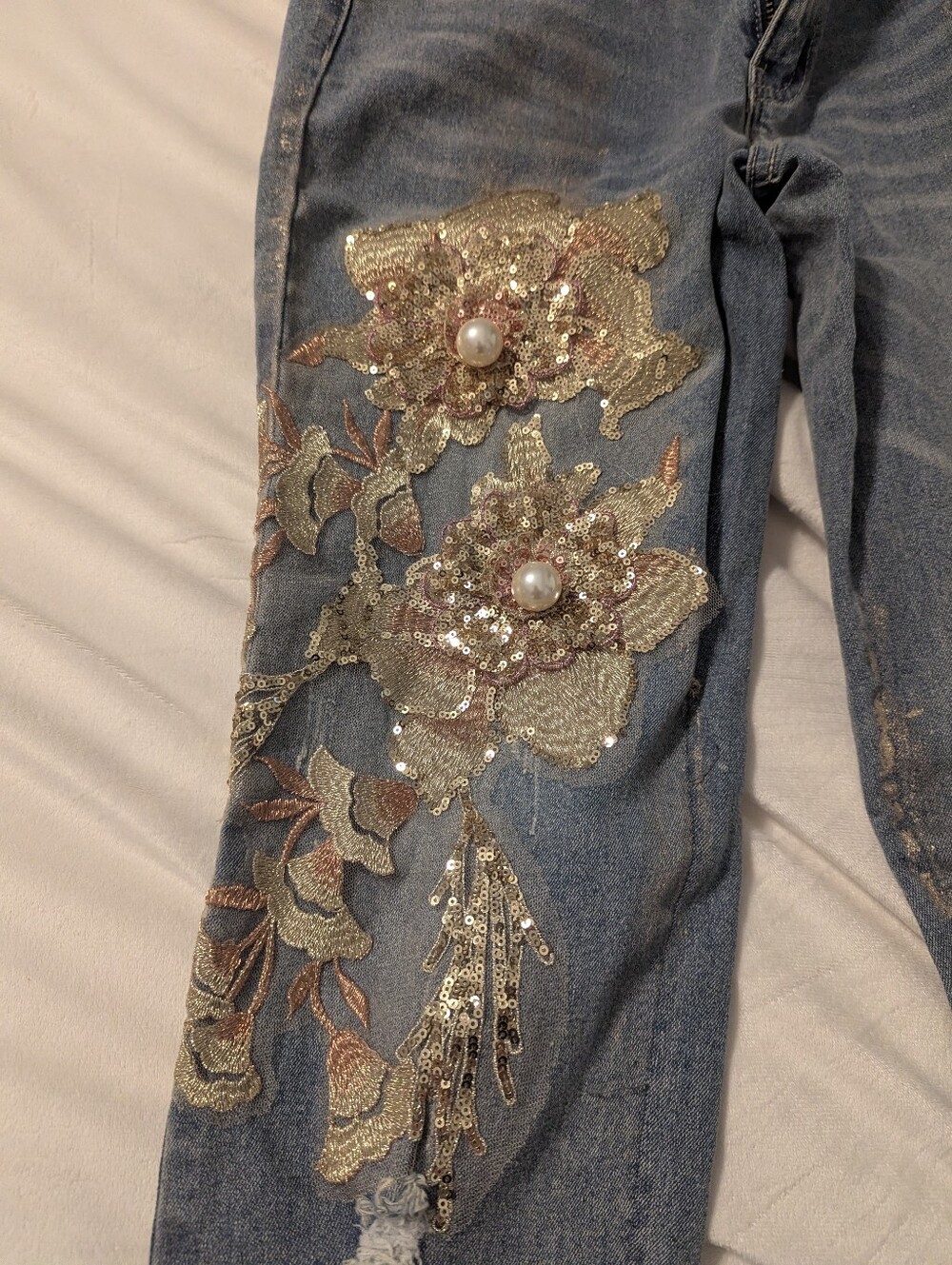 Juliette Distressed Pearls Gold Sequin Embellished Size 4 Blue Stretch Jeans